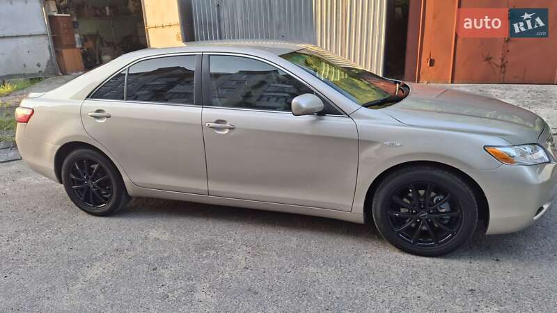 Седан Toyota Camry 2008 в Львові