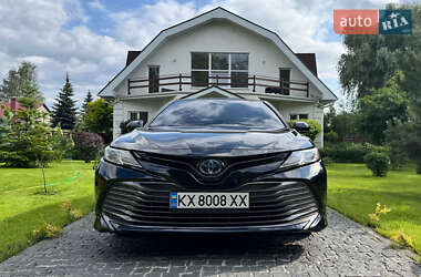 Седан Toyota Camry 2019 в Харкові