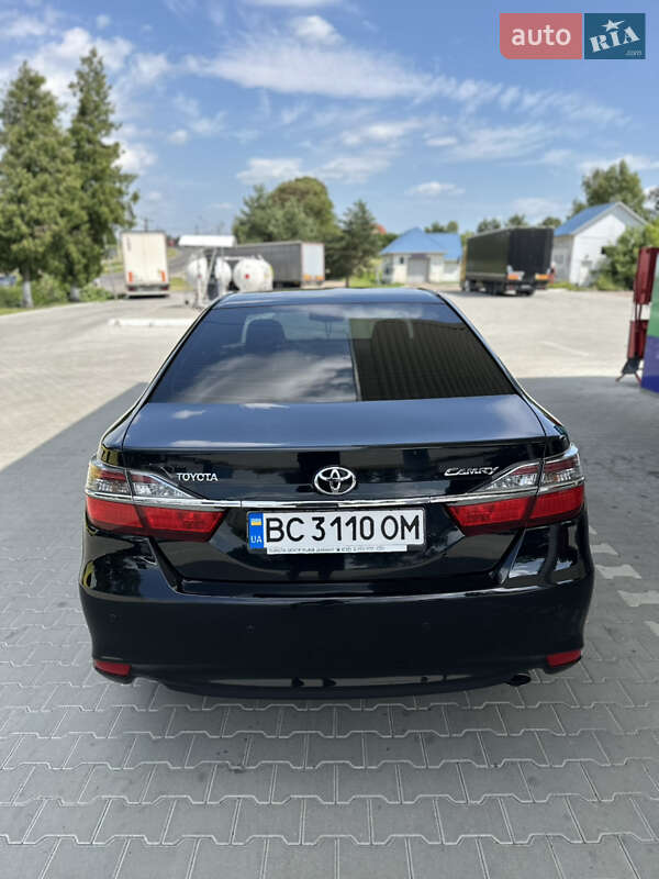 Седан Toyota Camry 2015 в Львове
