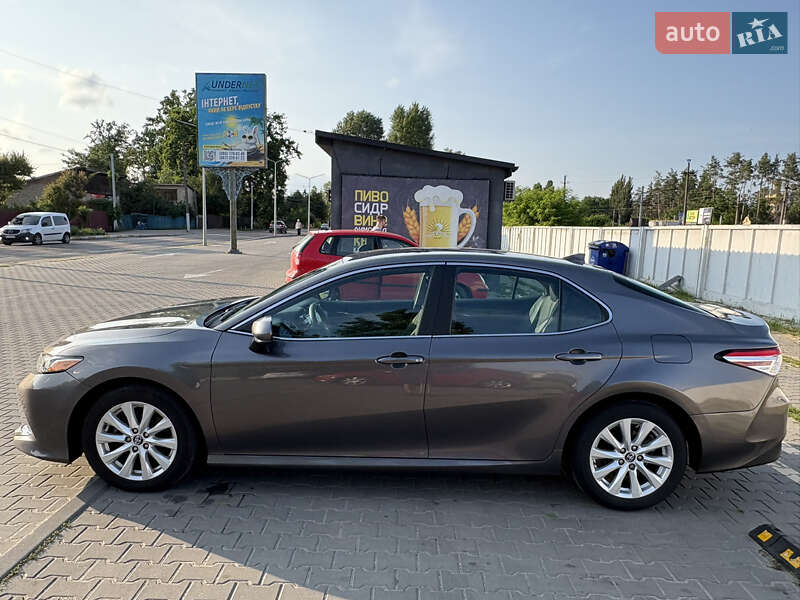 Седан Toyota Camry 2019 в Киеве