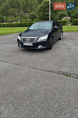 Седан Toyota Camry 2013 в Києві