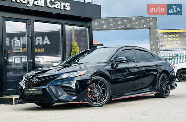 Седан Toyota Camry 2019 в Харькове
