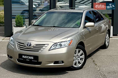 Седан Toyota Camry 2006 в Кременчуге