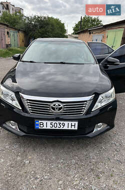 Седан Toyota Camry 2012 в Миргороді