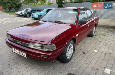 Седан Toyota Camry 1988 в Черновцах