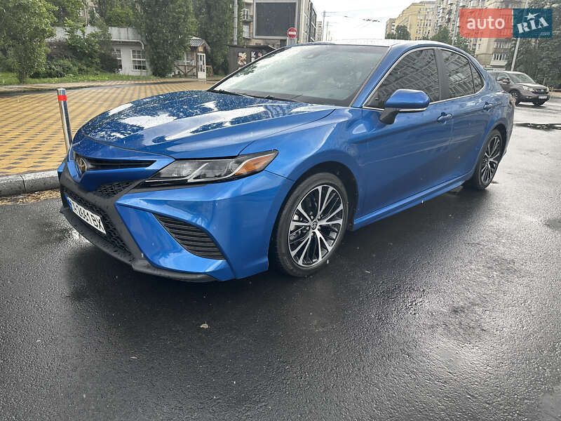 Седан Toyota Camry 2020 в Києві
