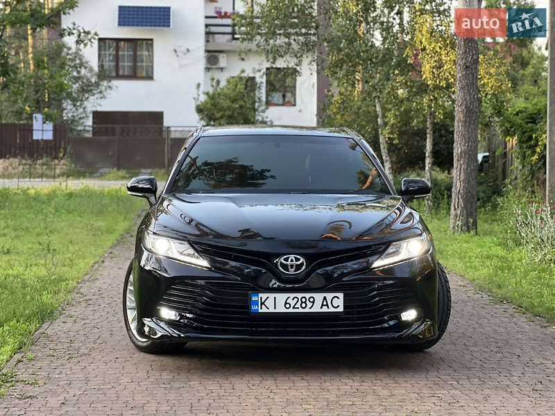 Седан Toyota Camry 2017 в Києві