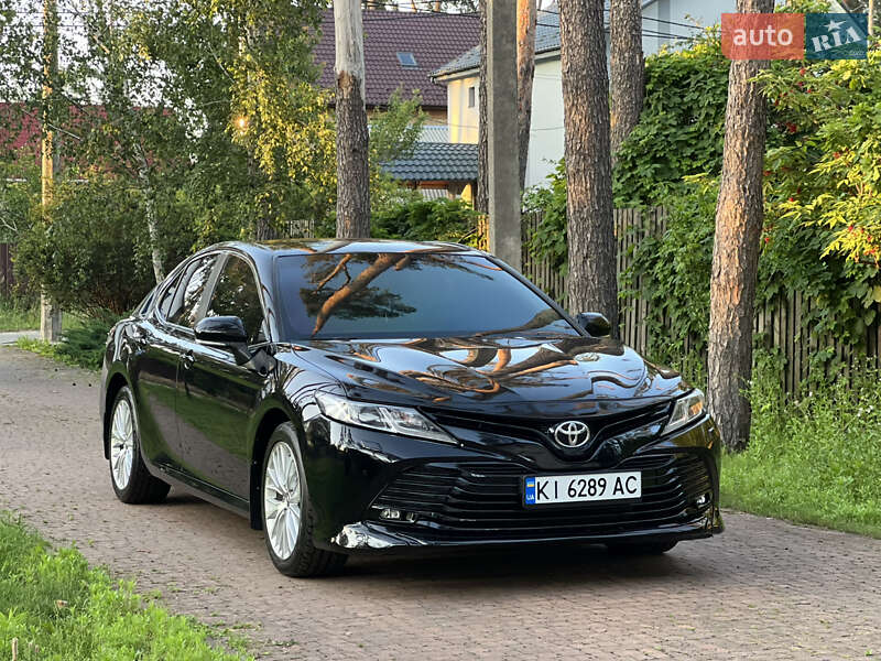 Седан Toyota Camry 2017 в Києві