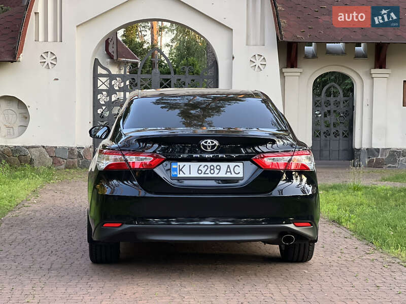 Седан Toyota Camry 2017 в Києві