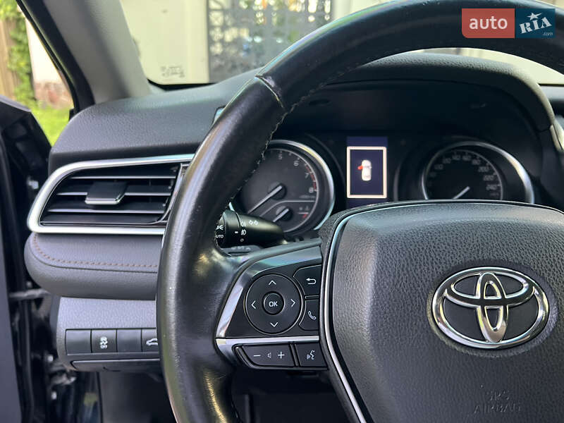 Седан Toyota Camry 2017 в Києві