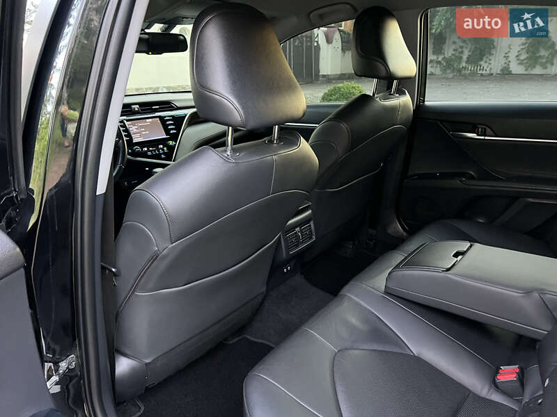 Седан Toyota Camry 2017 в Києві