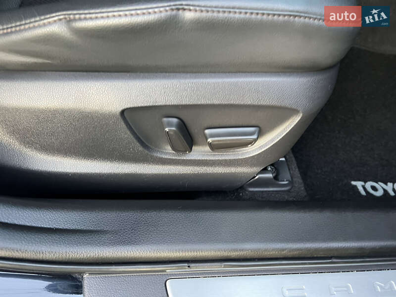 Седан Toyota Camry 2017 в Києві