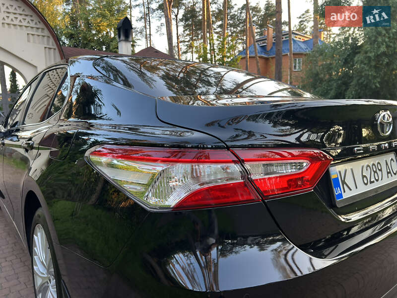Седан Toyota Camry 2017 в Києві