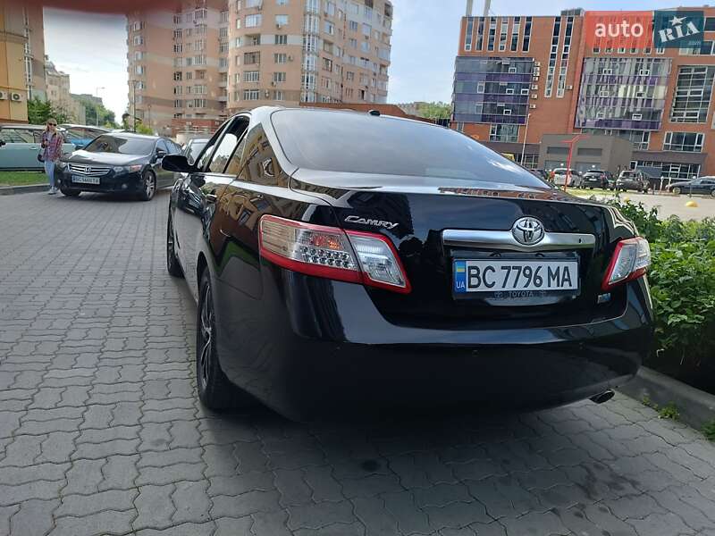 Седан Toyota Camry 2010 в Львові