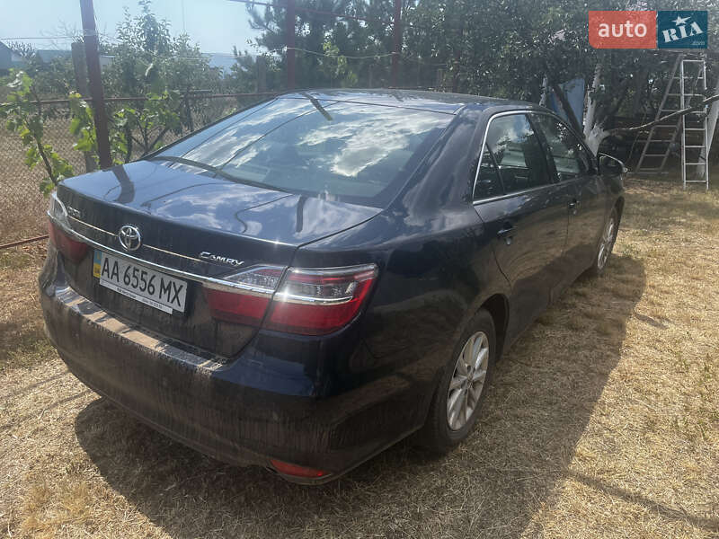 Седан Toyota Camry 2015 в Києві