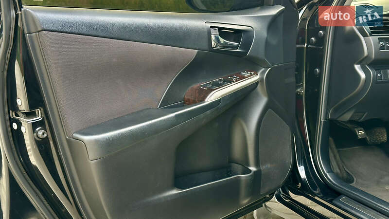 Седан Toyota Camry 2014 в Полтаве