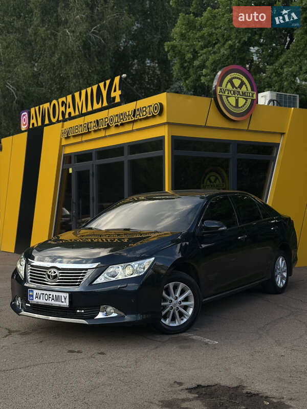 Седан Toyota Camry 2012 в Киеве