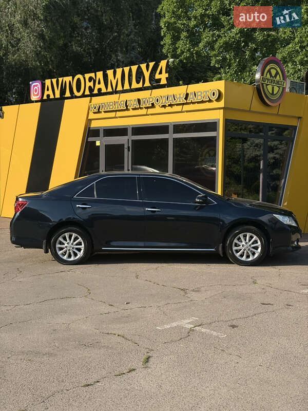 Седан Toyota Camry 2012 в Киеве
