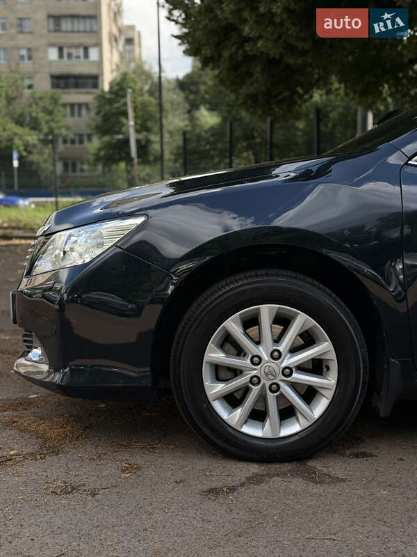 Седан Toyota Camry 2012 в Киеве