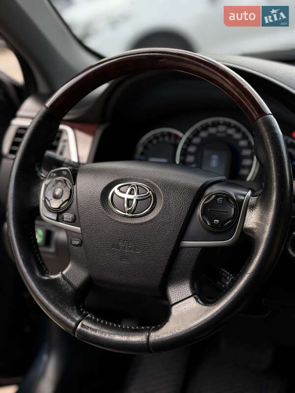 Седан Toyota Camry 2012 в Киеве