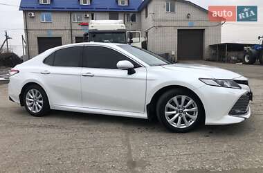 Седан Toyota Camry 2020 в Решетиловке