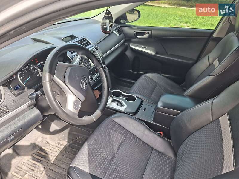 Седан Toyota Camry 2014 в Первомайську