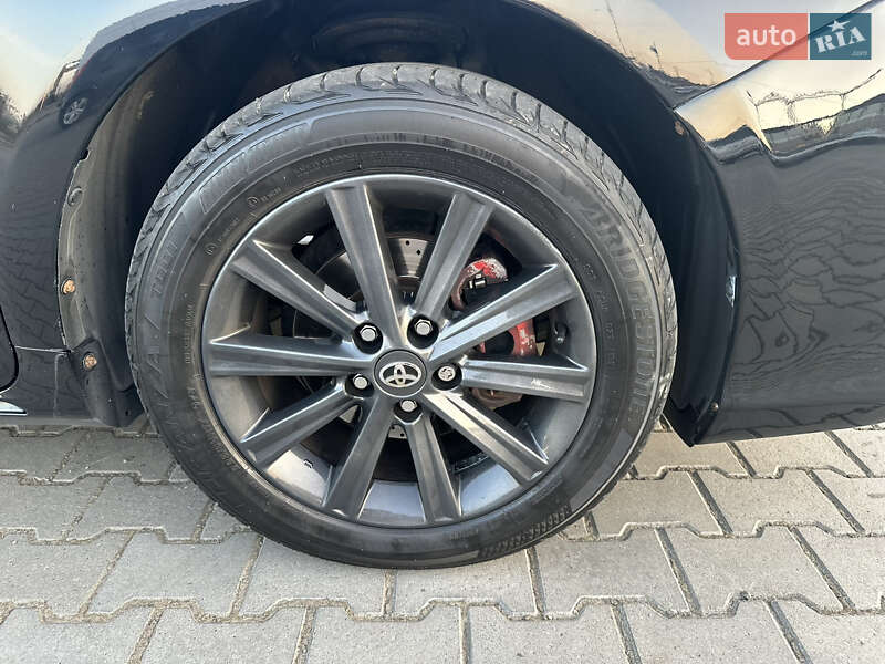 Седан Toyota Camry 2012 в Чернівцях