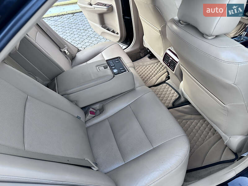 Седан Toyota Camry 2012 в Чернівцях