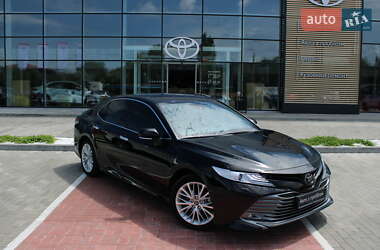 Седан Toyota Camry 2018 в Черкасах