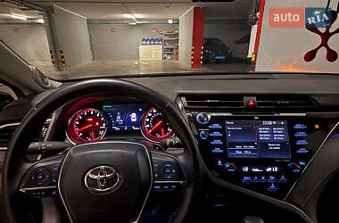 Седан Toyota Camry 2018 в 