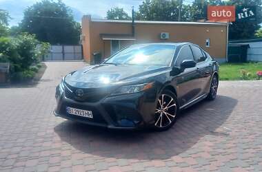 Седан Toyota Camry 2018 в Миргороде