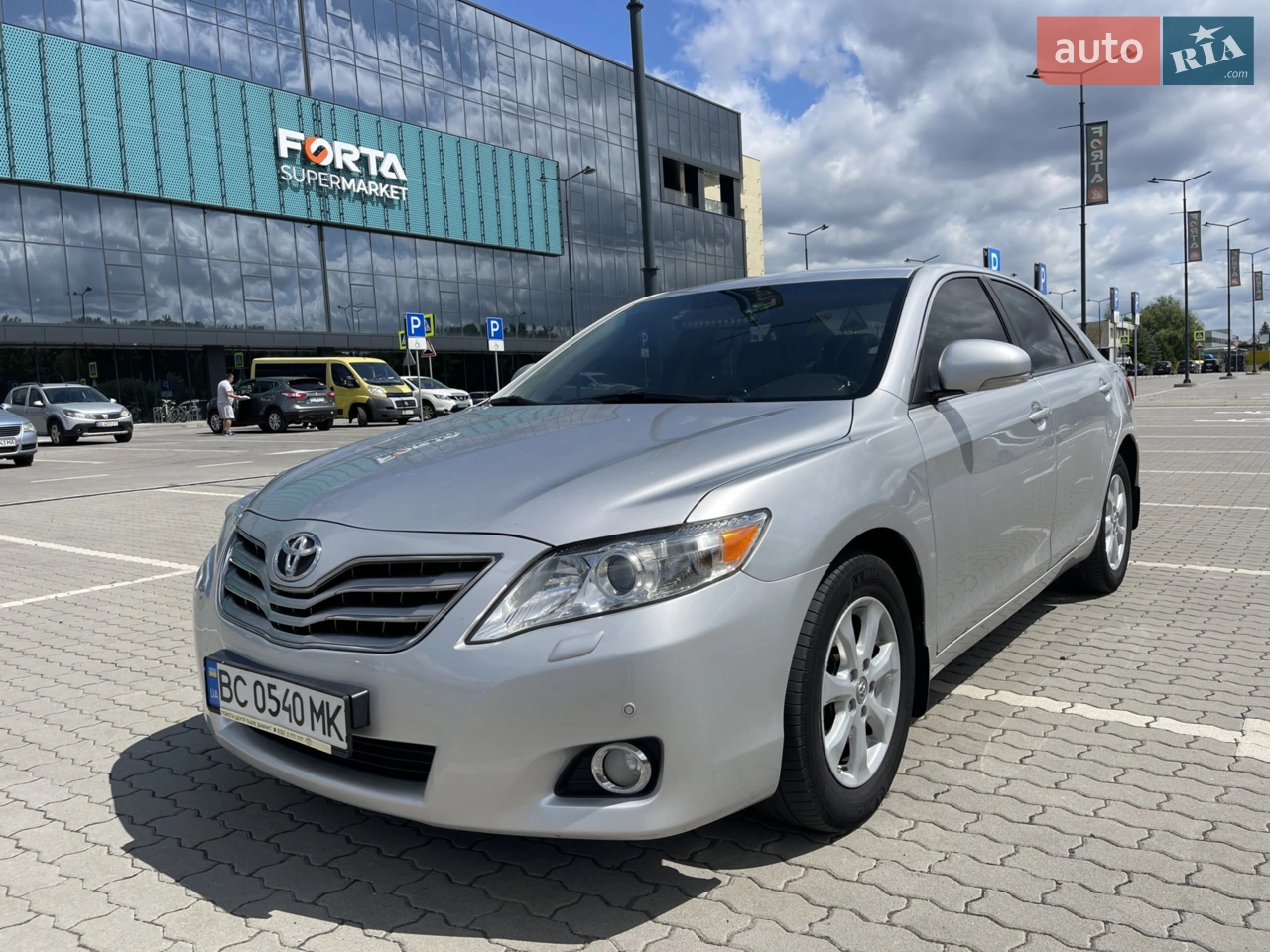 Я власник з 2021р. Офіційний автомобіль, куплена 26.08.2010. Рестайлова модель. Технічний стан ідеальний. Тільки пройшла повне ТО. Вся історія на S-Line(Львів). Встановлене італійське газове обладнання. Повністю обезшумлена (двері, стеля, підлога, багажник) Рідний пробіг 100%. Разом з машиною віддам комплект зимової резини. 4 ключі.