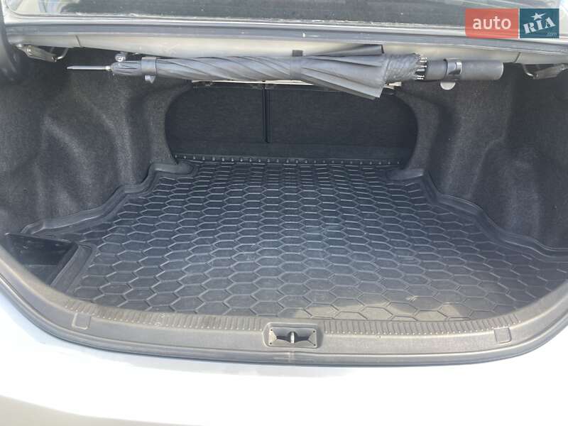 Седан Toyota Camry 2009 в Львові