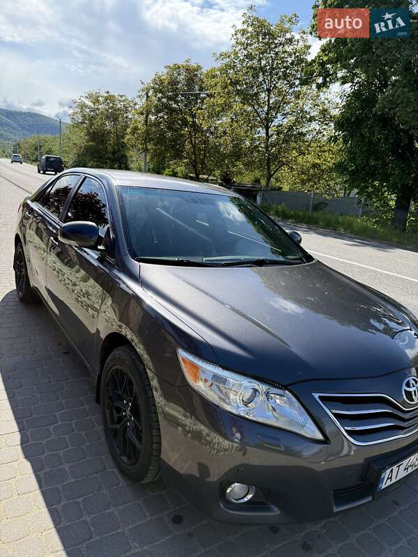 Седан Toyota Camry 2010 в Косове