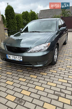 Седан Toyota Camry 2005 в Вараші