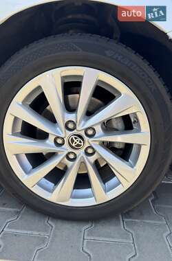 Седан Toyota Camry 2021 в Києві