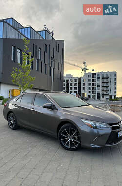 Седан Toyota Camry 2017 в Ровно