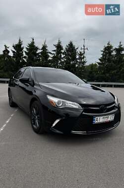 Седан Toyota Camry 2016 в Киеве