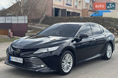 Седан Toyota Camry 2018 в Харькове
