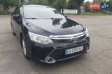 Седан Toyota Camry 2017 в Киеве