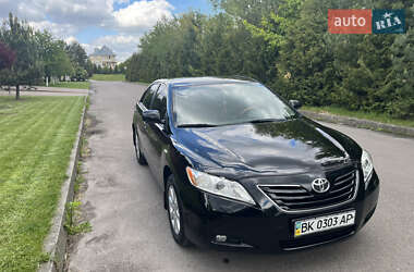Седан Toyota Camry 2008 в Ровно