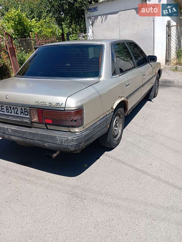 Седан Toyota Camry 1987 в Черновцах