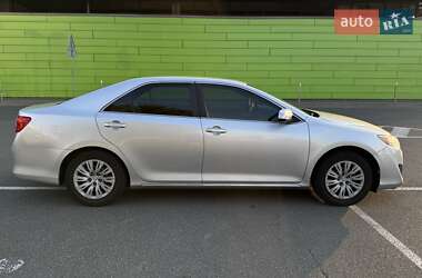 Седан Toyota Camry 2013 в Киеве