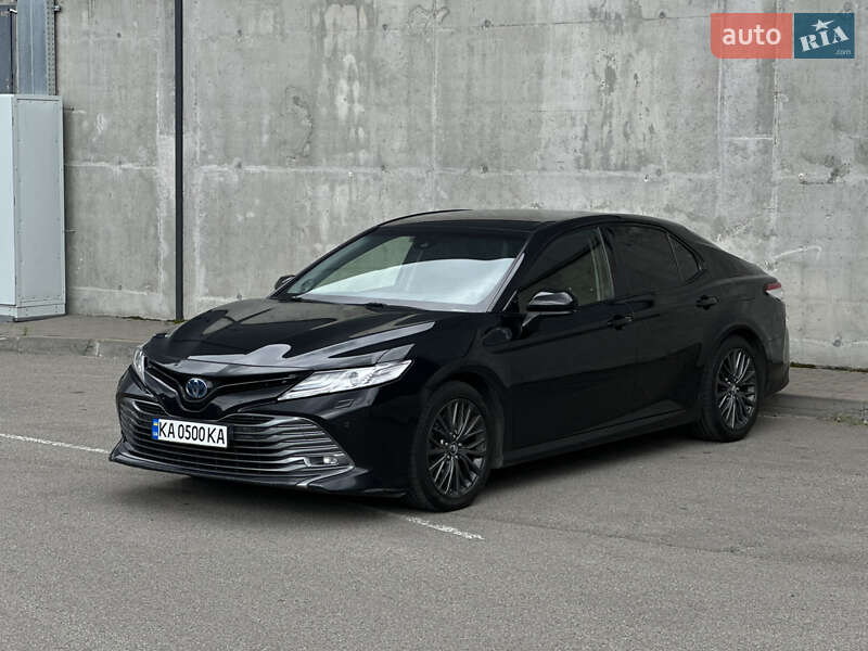 Toyota Camry 2019