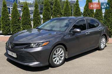 Седан Toyota Camry 2019 в Києві
