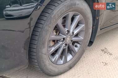 Седан Toyota Camry 2017 в 
