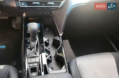 Седан Toyota Camry 2024 в 