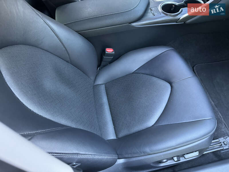 Седан Toyota Camry 2021 в Києві