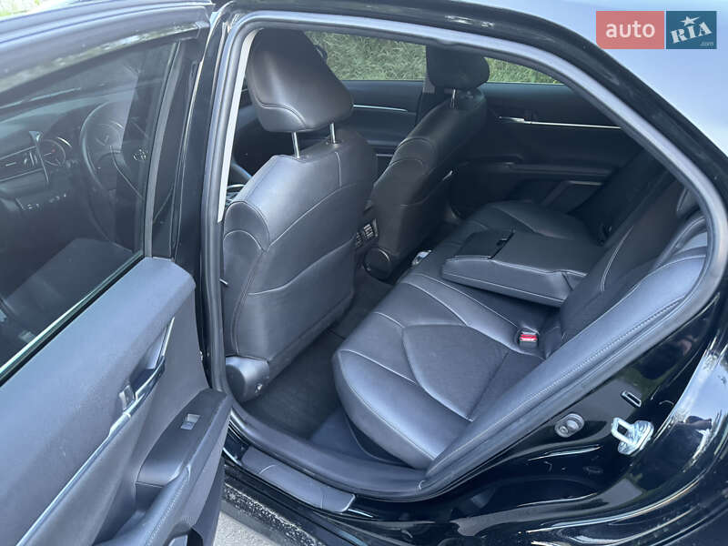 Седан Toyota Camry 2021 в Києві