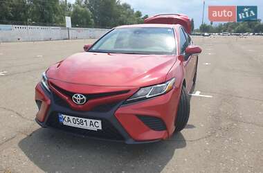 Седан Toyota Camry 2019 в Києві